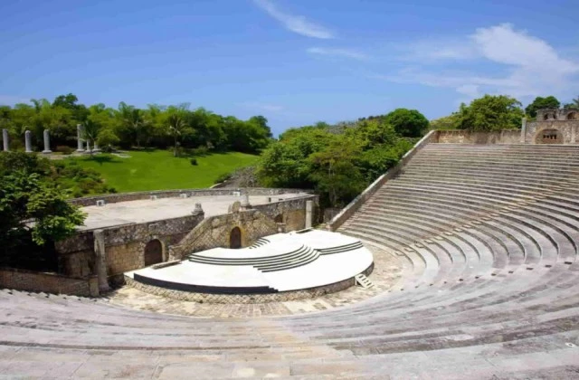 Amphitheater Altos de Chavon La Romana